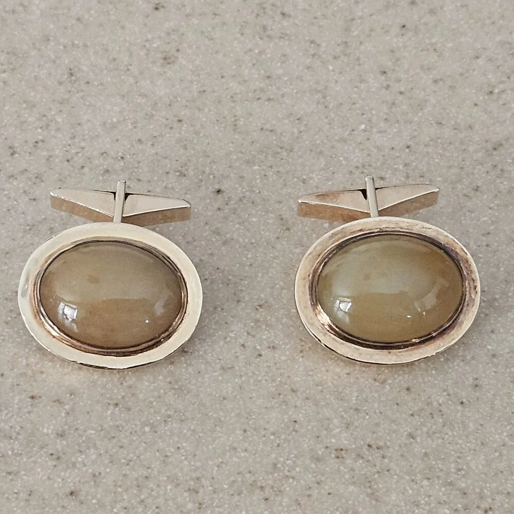 RARE SIGNED VINTAGE ESTATE GUMPS OVAL YELLOW JADE CABOCHON 14K GOLD CUFFLINKS